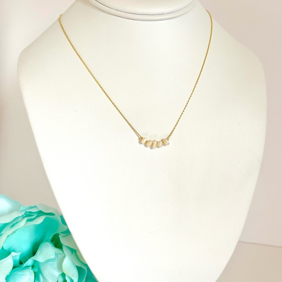 Minimalist Pearl Strand Necklace - Picture 4 of 6